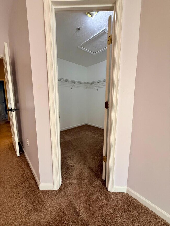 Building Photo - 838 Lowe Rd