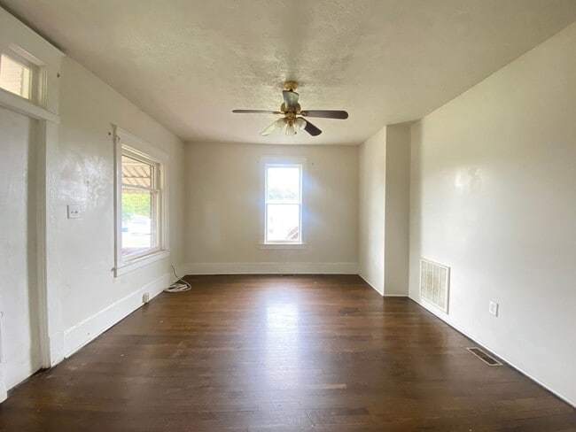 Building Photo - 216 Patton Ave NW