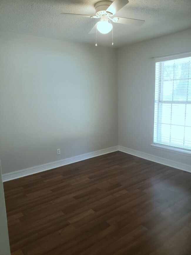 Building Photo - 3 Bedroom Steps from Rudman Trail & Souths...