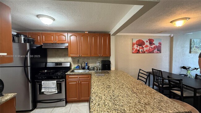 Primary Photo - 6703 N Kendall Dr