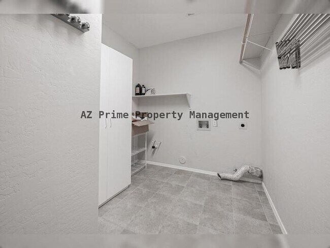 Building Photo - 3430 N Mountain Ridge