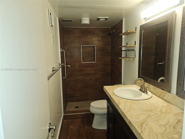 Building Photo - 1021 Mockingbird Ln