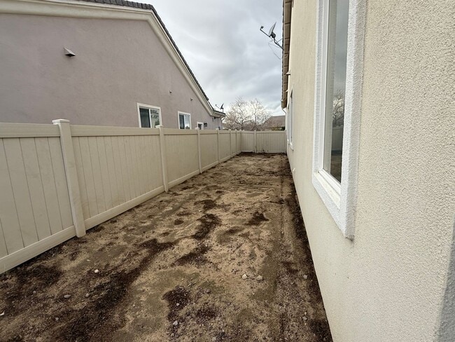 Building Photo - Apple Valley Estates- Gated Community- Beautiful 4 Bedrooms, 3 Bathrooms