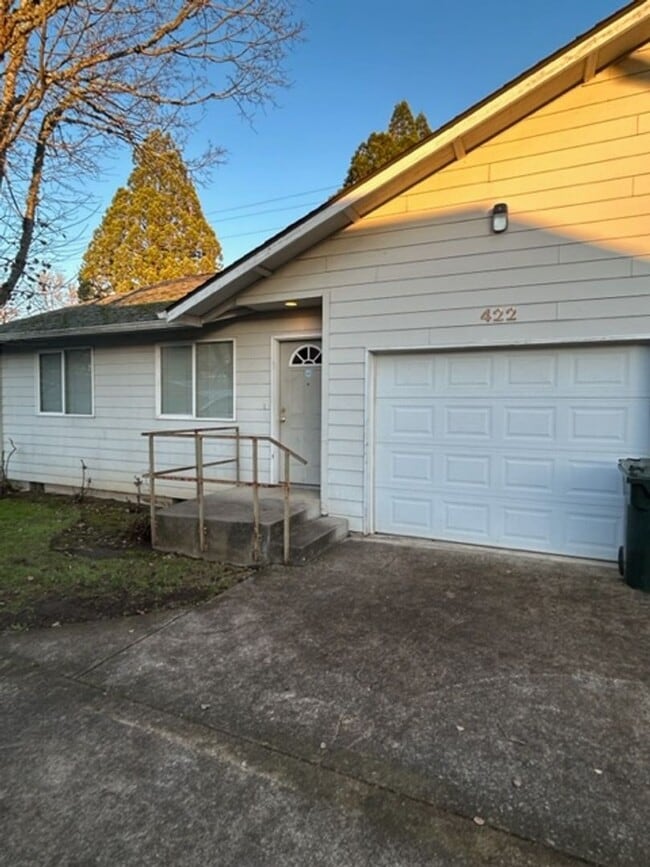 Building Photo - 422-422 Division Ave