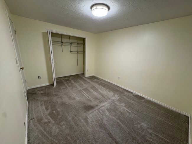 Building Photo - 422 E 200 N