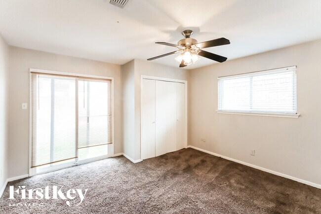 Building Photo - 11415 Pepperdine Ln