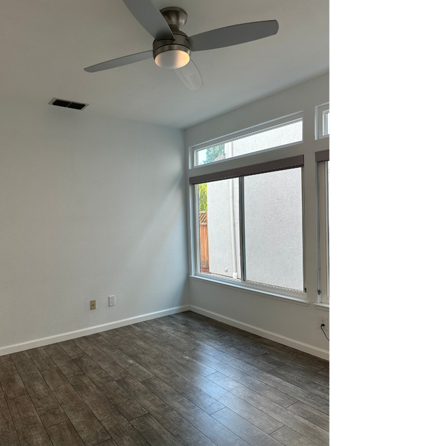 Building Photo - 122 Lakeridge Ln