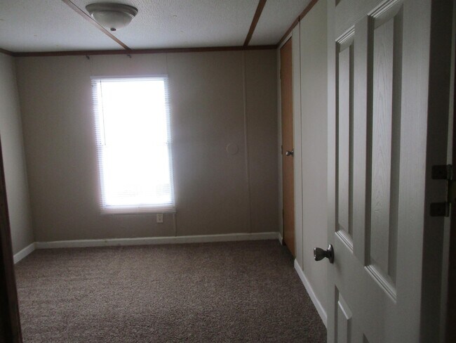 Building Photo - 403 Debbie St