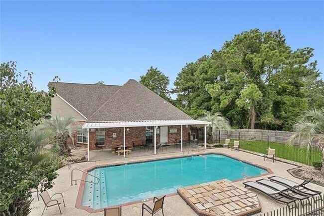 Building Photo - 1 Bedroom, 1 Bathroom Condo, Gated Community