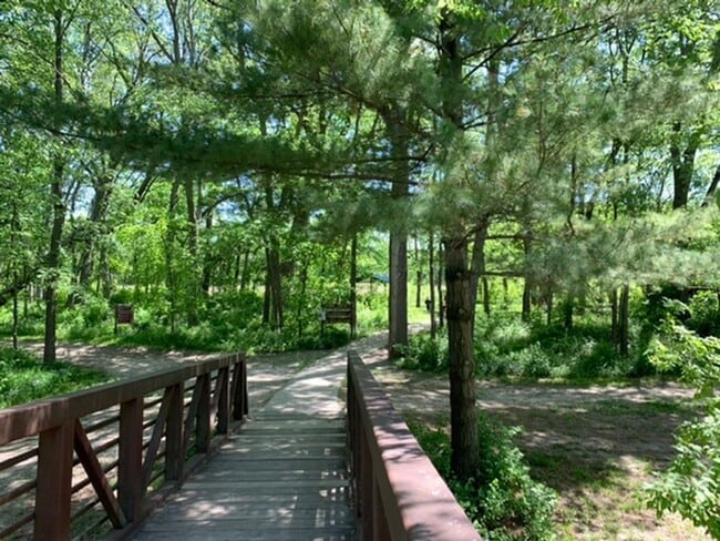 Building Photo - 2 bedroom, 1.5 bath bath two story duplex near parks and trails, lawn and snow included