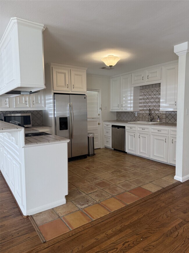 Building Photo - 1234 Gardenia Dr