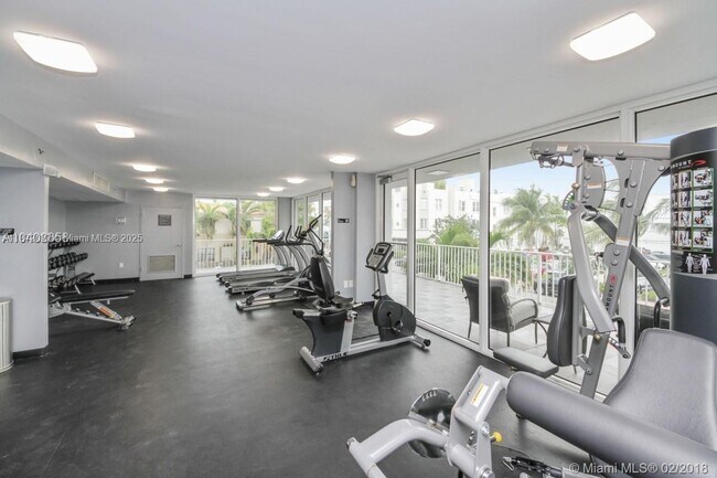 Building Photo - 1255 Collins Ave