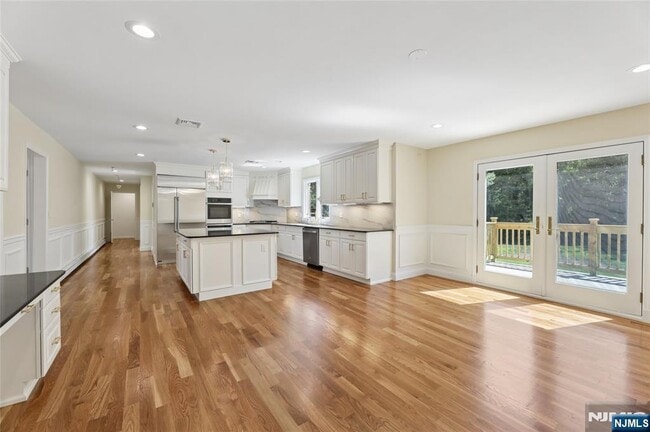Building Photo - 2 W Saddle River Rd