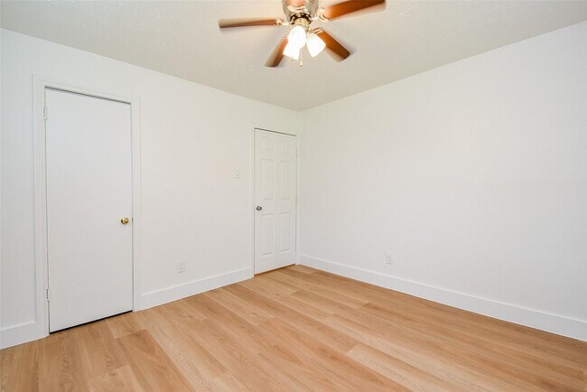 Building Photo - 4947 Cheena Dr