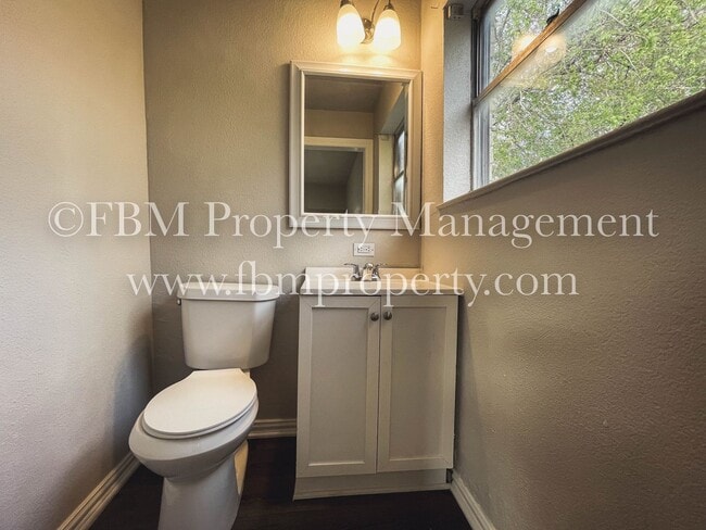 Building Photo - 1307 Janann Ave