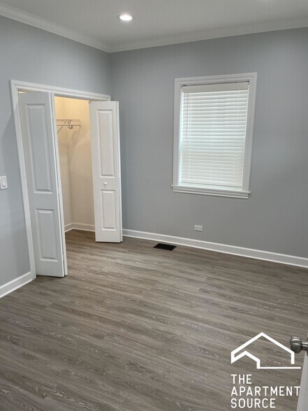 Building Photo - 3707 W Belmont Ave