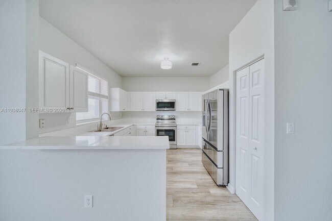 Building Photo - 2479 NE 4th St