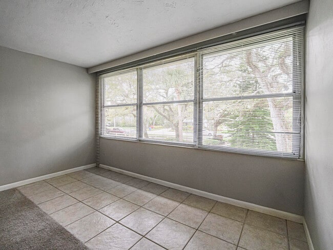 Building Photo - 677 Royal Palm Blvd