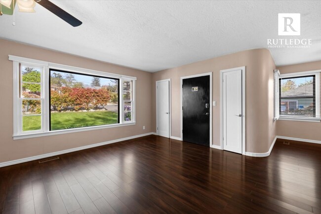 Building Photo - $500 OFF !!!   MOVE - IN SPECIAL!!!  2 Bed / 1 Bath Home with Large Deck