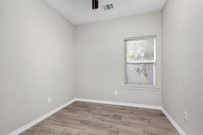 Building Photo - 16706 E Hammon