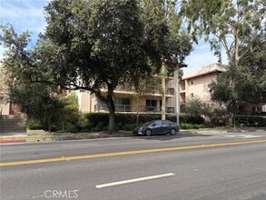 Building Photo - 1127 E Del Mar Blvd