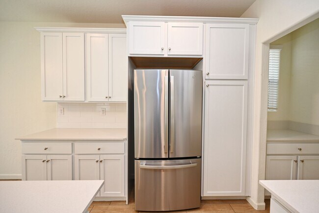 Building Photo - $2,350 Raleigh Dr, 3 Bed, Gated Community, Solar & HOA Pool, Clinton & Armstrong