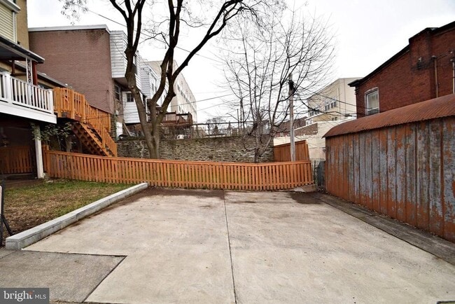 Building Photo - 140 Kalos St