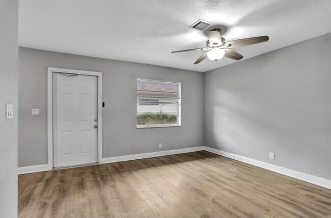 Building Photo - 240 SE 9th Ave