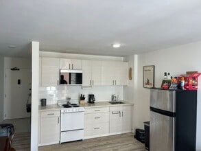 Building Photo - Fresh Waikiki Studio Unfurnished w/ secured parking & incredible amenities !