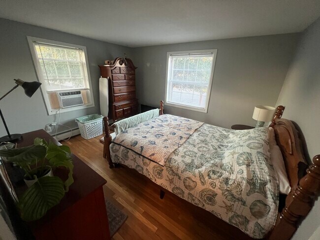 Building Photo - 99 Cluff Crossing Rd