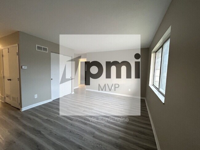 Building Photo - 834 Whitethorne Ave