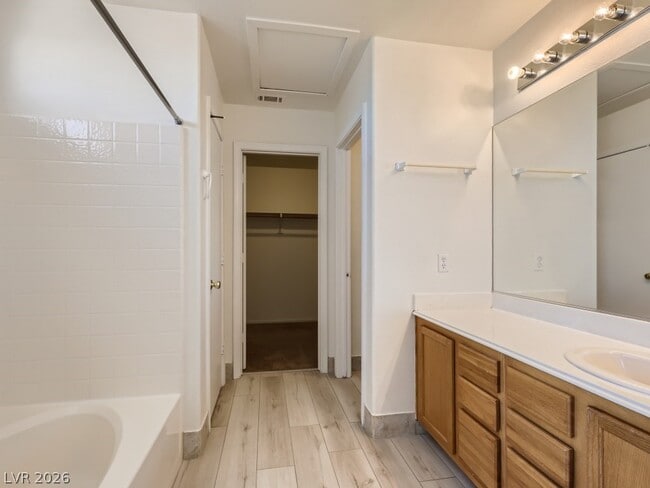 Building Photo - 1220 Swanbrooke Dr