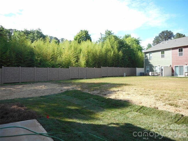 Building Photo - 322 Willow Wood Ct