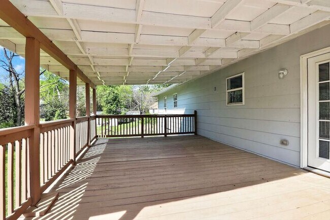 Building Photo - Updated 3BD/2BA Ranch in Lowell, NC!