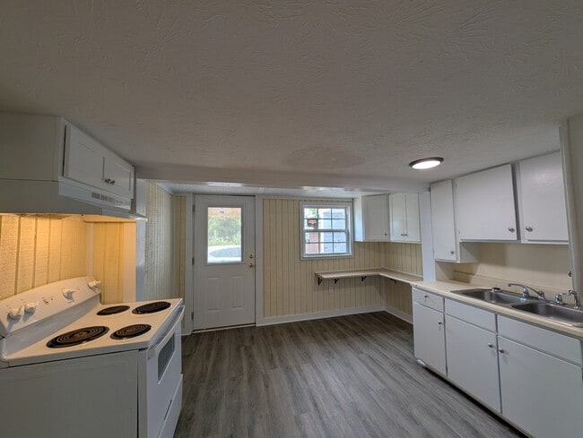 Building Photo - 84 Womack Ave
