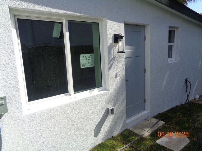 Primary Photo - Daytona Beachside Newly Renovated Studio U...