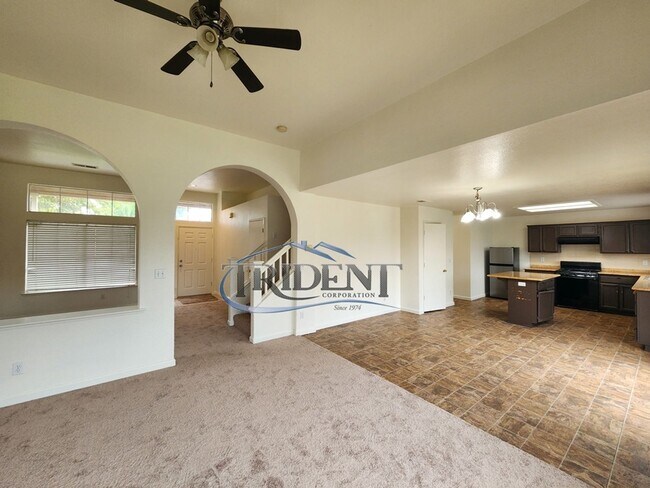 Building Photo - 3 bedroom, 2 ½ bath SOLAR home