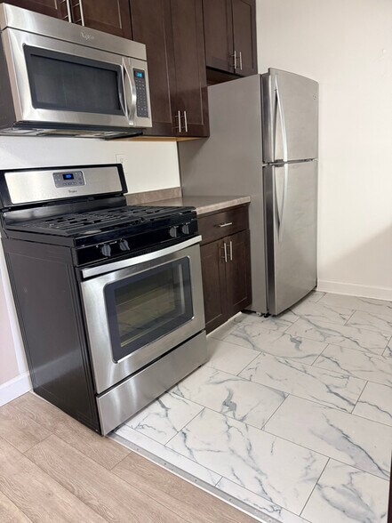 Building Photo - 1007 N Marshall St