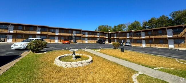 Building Photo - 1015 N Gilmer St