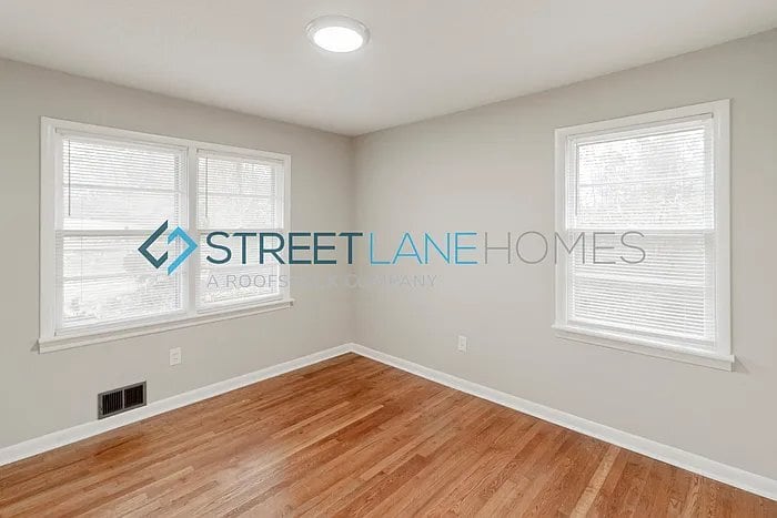 Building Photo - 718 Park Rd