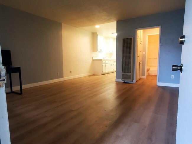 Interior Photo - 2346 W. 18th St