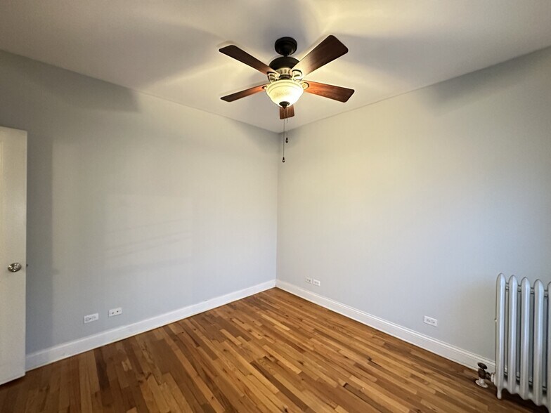 Building Photo - 749 W Addison St