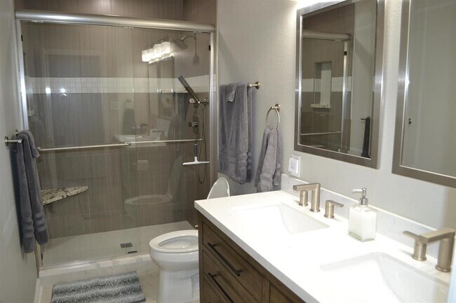 Building Photo - 200 Hamilton Oaks Dr