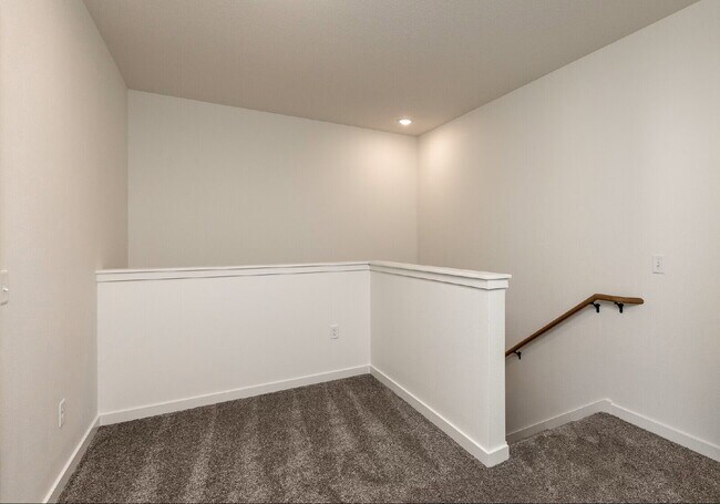 Building Photo - 2 Bed 1.5 Bath Brand New Contemporary Apartments!