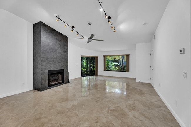 Building Photo - 2119 N 14th Terrace