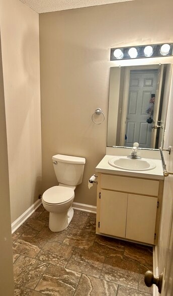 Building Photo - 102 Brandywine Dr NE