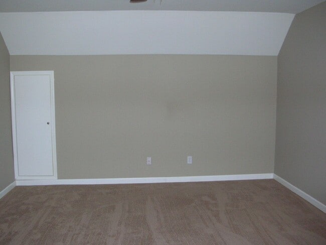Building Photo - Coming Soon! Great 3bed/2.5bath Home Locat...