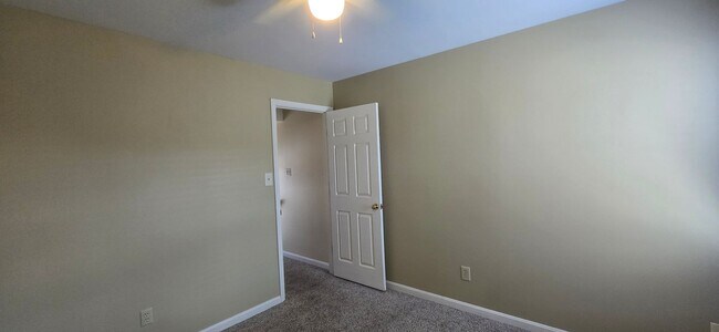 Building Photo - 3313 Fort Harrods Ct