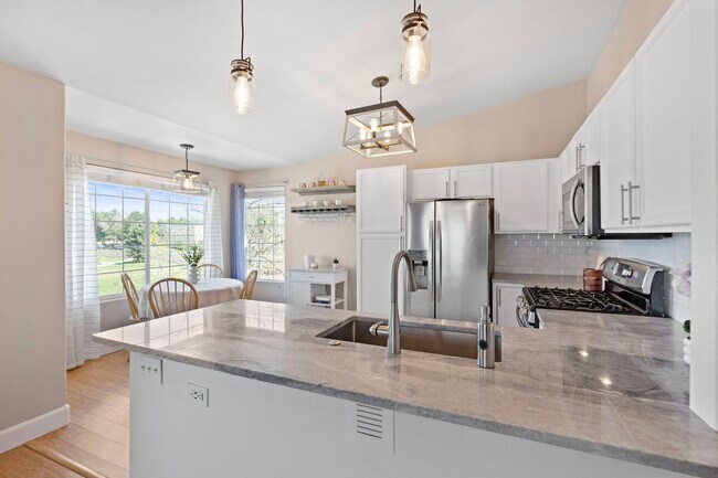 Building Photo - Best 2 Bed, 2 Bath Condo in Willow Ranch.