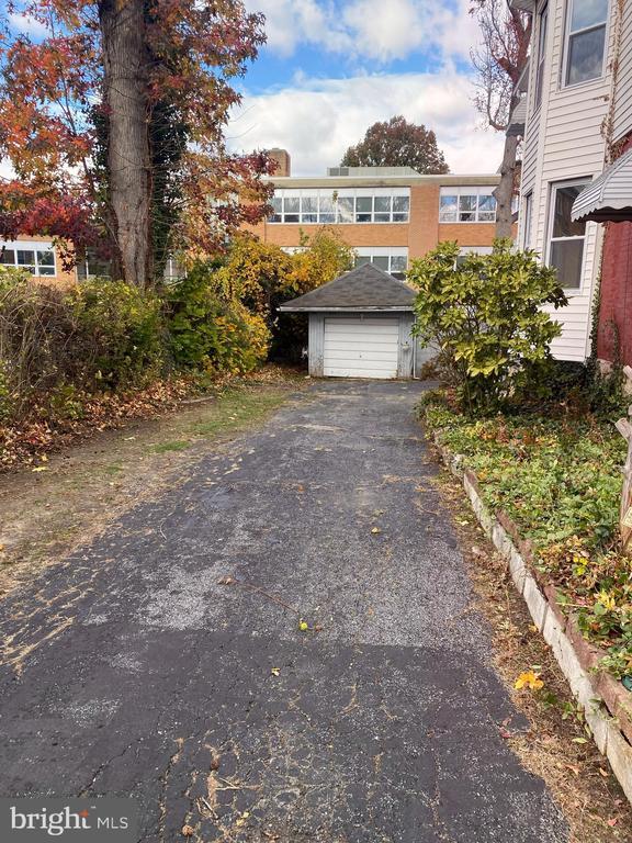 Building Photo - 205 Mohawk Ave